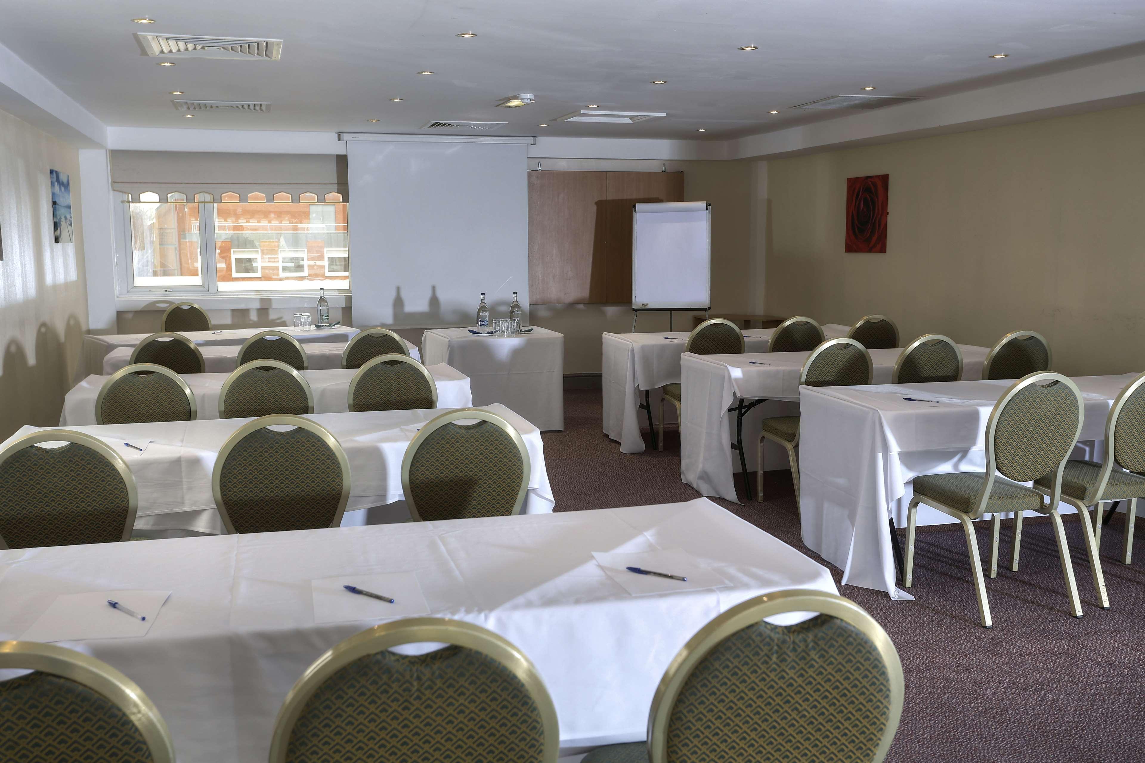 Cresta Court Hotel Altrincham Exterior foto