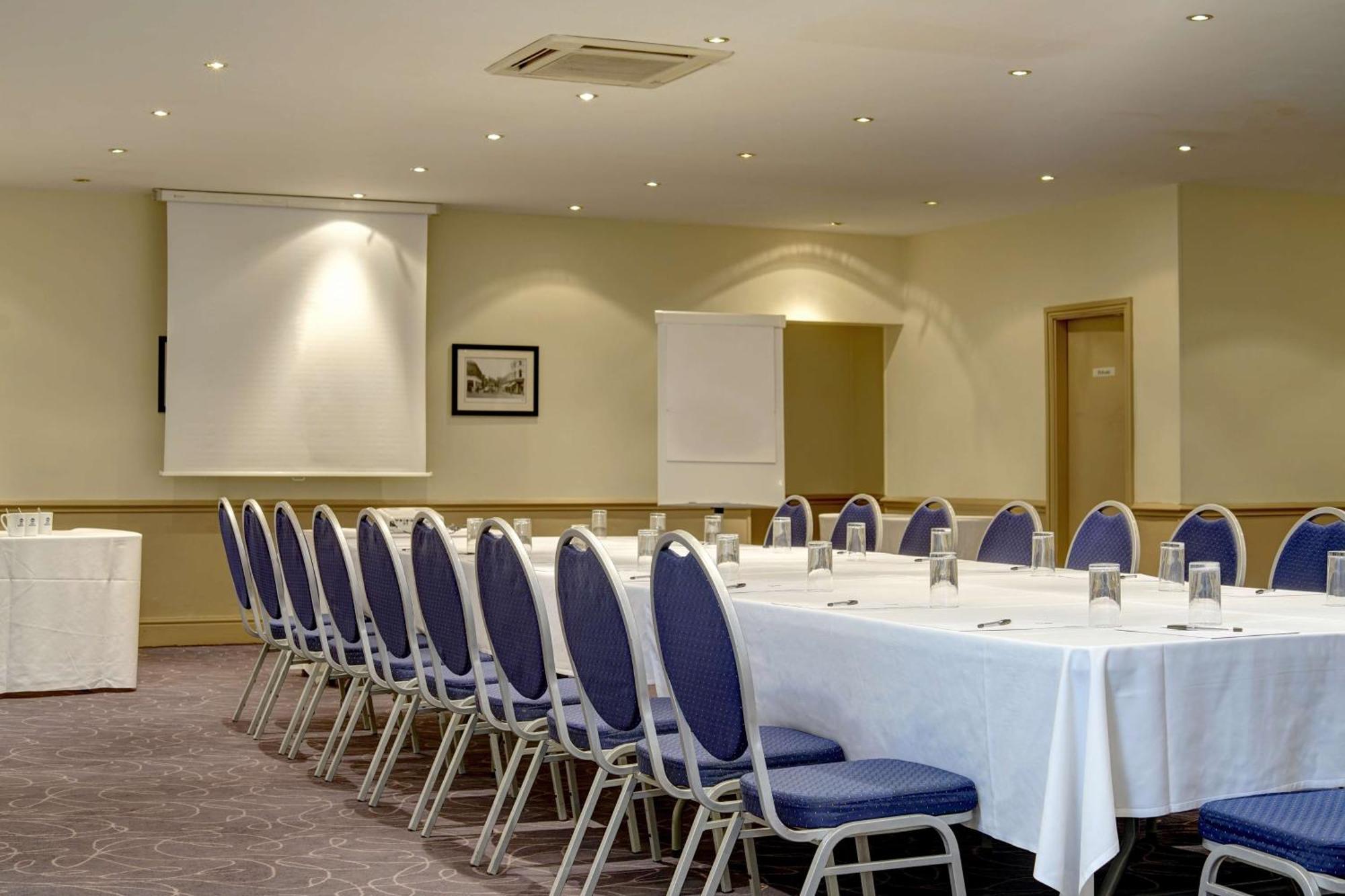 Cresta Court Hotel Altrincham Exterior foto